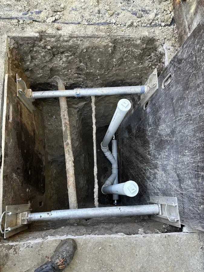 Experienced plumber completing Drain Cleaning work in Tipp City
